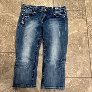 Miss Me Jeans Womens sz 31 Cropped Distressed Embroidered Capri VTG 17 JE5349C4